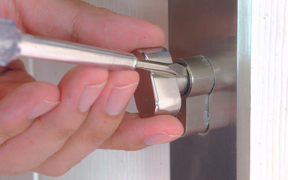 remplacer une serrure de porte Versailles